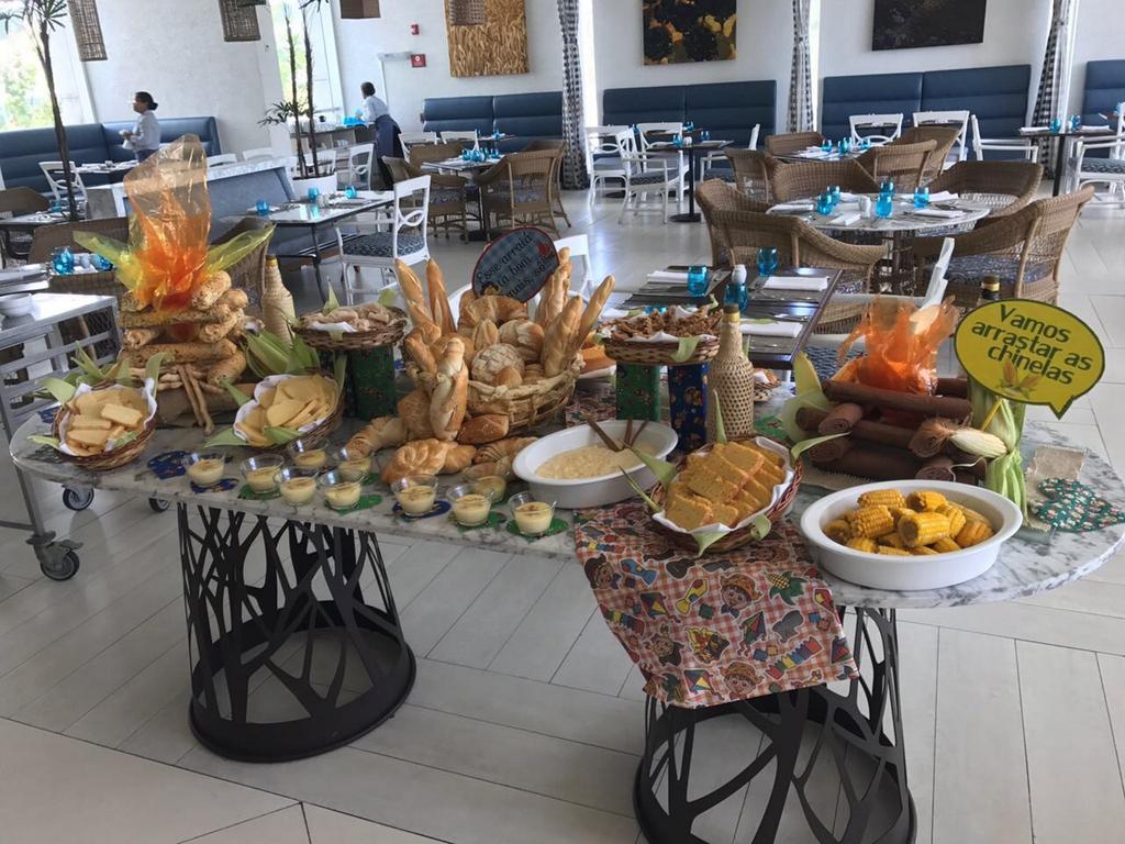 Sheraton Reserva Do Paiva Cabo de Santo Agostinho Esterno foto A buffet at a hotel